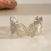 Pulseira de Metal Estilo Europeu e Americano com Laço Plissado Brilhante, Simples e Versátil, Pulseira de Destaque Ousada, Joia de Nicho de Alto Padrão para Mulheres