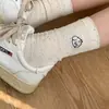 Calcetines Bordados de Dibujos Animados para Mujer, Calcetines de Media Pantorrilla para Primavera y Otoño, Algodón Puro con Hilo de Punto Estilo Japonés Lindo, Calcetines Holgados de Color Sólido de Moda