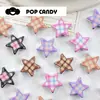 Patrón de cuadros de estrellas dulces geniales accesorios de joyería cuentas sueltas material DIY hecho a mano agujero recto cadena de teléfono móvil bolso colgante cuentas populares para niñas