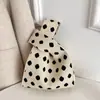 Bolso de Mano Tejido Bolso Tote de Mano para Viajes Urbanos Tendencia Urbana Gran Capacidad Portátil Nuevo Diseño de Bloques de Color