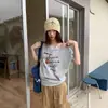 Top Camiseta Feminino de Verão Casual Simples Soltinho Emagrecedor com Estampa de Letras Retrô Americano de Manga Curta e Ombro Único