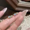 Pendientes minimalistas de doble diamante de circón ultrabrillante para mujer, nuevo modelo 2026, simples, exquisitos, compactos, elegantes, versátiles
