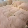 Estilo Encaje Estilo Princesa Tallado Leche Polar Juego de Cuatro Piezas Completamente Mate Engrosado Cálido Polar Añadido Funda Nórdica Estilo Crema Sábana