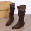 Botas Altas de Estilo Coreano con Felpa y Suela Gruesa para Mujer 2026 Invierno Nuevas Botas de Montar de Caña Alta con Remaches y Punta Puntiaguda
