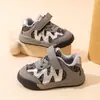 Zapatos para caminar anti-patada para bebés niños y niñas, suela suave, nuevo modelo de otoño, zapatillas deportivas para bebés, antideslizantes, zapatos para niños pequeños estilo coreano, al por mayor