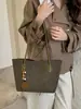 Bolso de hombro único de gran capacidad de alta gama para mujer, estilo de moda versátil y moderno, estilo Otoño/Invierno 2026 para mujer, al por mayor transfronterizo