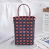 Bolsa Tejida Nueva de Fábrica Bolsa Cuadrada Pequeña Bolsa de Cesta de Plástico para Verduras Color Cesta Pequeña Coincidencia de Foto Bolsa de Playa Bolsa de Mujer