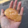 Ornamento de mão de jade afegão natural, cabo de nogueira estrela-lua, ornamento de bule de jade, selo leão Pixiu laranja de jade amarelo