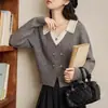 Suéter Cinza Falso de Duas Peças Estilo Francês para Mulheres, Novo Modelo Outono e Inverno 2025, Tamanho Petite, Gola Reversível com Pedrarias, Blusa de Tricô de Manga Longa