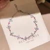 Pulsera Estilo Retro Francés con Cierre Redondo de Flor de Circonita Brillante, Pulsera de Lujo Ligero de Gama Alta, Exquisito y Elegante Accesorio de Mano