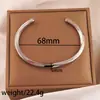 Pulsera de titanio y acero de alta gama transfronteriza con diamantes pulsera de acero inoxidable oro real de 18k galvanizado en horno pulsera abierta para mujer