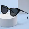 Mercadorias de fábrica 2023 novos óculos de sol gatinho personalizados com ponte de metal para travessia de fronteira, óculos de sol pretos grandes versáteis da moda para mulheres