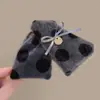 2025 Novo Presilha Triângulo Versátil Elegante Feminina de Bolinhas Pelúcia Tubarão Presilha Grande para Cabelo Acessórios de Cabelo Outono e Inverno