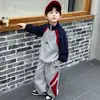 Conjunto de roupa de outono para meninos, roupa esportiva infantil, novo estilo 2026, conjunto de duas peças com moletom para bebê, roupas de outono da moda para meninos