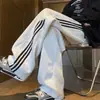 Pantalones de chándal estilo americano, de calle, holgados, de pierna recta, de pierna ancha, forrados de forro polar para hombre, perfectos para otoño e invierno, una opción moderna y casual