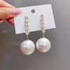 Pendientes de perlas de sirena de lujo ligeros de Corea del Sur, pendientes de temperamento de alta calidad a la moda, nuevos y sencillos que combinan con todo, al por mayor