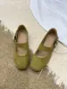 2026 Verão Novos Sapatos Mary Jane Femininos Bico Redondo Estilo Retrô Tira com Fivela Salto Baixo Plano Versáteis Sapatos Individuais