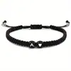 26 letras del alfabeto inglés cuerda tejida a mano ajustable cuentas plateadas acrílico fondo negro letra redonda blanca pulsera de amor