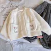 Dulce conjunto de estilo francés para niña 2025 otoño nuevo suéter de punto para niños pantalones florales y camiseta básica conjunto de tres piezas