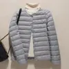 Jaqueta de plumas leve 2023 feminina curta gola redonda gola V forro quente outono e inverno sem gola justa plus size casaco