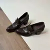 Hebilla de cinturón retro tacón grueso 2026 nuevos mocasines slip-on planos para commuting estilo británico elegante zapatos pequeños de cuero para mujer