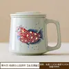 Taza de Té Arowana Color Ceniza para Uso Personal en la Oficina, Taza de Cerámica con Separación de Té y Agua y Tapa, Regalo Empresarial con Logo