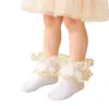 Calcetines de baile para niñas al por mayor transfronterizos, calcetines de satén con encaje de doble capa y volantes, calcetines cortos transpirables para niños estilo princesa bebé