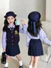 Conjunto escolar de uniforme JK estilo tailandés para niñas, nuevo conjunto de tres piezas de camisa, falda plisada y chaleco para niños de primavera y otoño, atuendo de otoño para niñas
