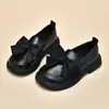 Sapatos de Menina Sola Macia Sapatos de Couro Pequenos 2024 Primavera e Outono Novos Faculdade Laço Princesa Sapatos Solteiros Mocassins de Verniz Preto