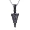 Collar de acero inoxidable europeo y americano joyería para hombre al por mayor moda partícula flecha acero de titanio dardos triángulo dorado colgante
