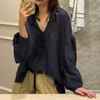Camisa de otoño para mujer de Dongdaemun, Corea, colección romántica y elegante, con cordón, plisada, cuello en V, para atar, holgada, de manga larga