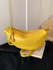 2026 Nueva Bolso de Hombro Cruzado de Moda Versátil con Forma de Media Luna para Mujer, Bolso Sencillo de Nicho para el Hombro para el Viaje Diario