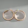 Brincos Listrados Plissados Irregulares Estilo Metal Europeu e Americano, Brincos Geométricos Simples e Versáteis, Brincos Personalizados de Alta Qualidade
