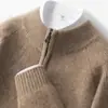 25 Prendas de Punto de Cachemira Nuevas para Hombre en Invierno Engrosadas y Cálidas Color Sólido Versátiles Simples de Media Cremallera Holgadas Cuello Alto Prendas de Punto