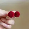 Pendientes de Bola de Terciopelo para Mujer 2025 Nuevo Estilo Popular Pendientes Suaves de Gama Alta Únicos Versátiles Exquisitos Accesorios para Orejas