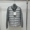 Chaqueta de algodón con parche de manga tejida, insignia metálica transfronteriza, cuello alto y cierre de cremallera, estilo minimalista clásico simple de alta gama