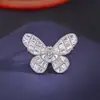 Novo design de broche de borboleta pequena em zircônio estilo coreano requintado e elegante pino anti-deslizamento versátil de alta qualidade para roupas