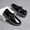 Comércio Exterior Transfronteiriço 2025 Sapatos Redondos Estilo Retrô com Fivela e Tira Novo Moda Estilo Britânico Sapatos Pequenos de Couro Sapatos Femininos de Salto Baixo