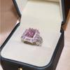 Suprimento transfronteiriço pulseira cor diamante diamante rosa anel feminino formato de travesseiro microincrustado totalmente diamante simulação Anel de Diamante Joias Atacado