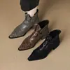 Botas de moda de algodón de felpa con estampado de leopardo y punta fina para mujer, nuevo estilo otoño e invierno 2026, elegantes y de alta gama, llamativas botas estilo callejero tipo Martin con tacones gruesos
