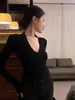 Camiseta base sexy y seductora con cuello en V para mujer, nueva camiseta de manga larga de otoño, corte ajustado y favorecedor, adecuada para otoño e invierno, con acabado cepillado