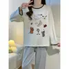 Em estoque: Conjunto de pijama de manga comprida de seda de leite 180g para mulheres, novo estilo de outono, design de desenho animado doce e fofo, pode ser usado como roupa de casa