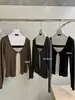 EN.EN Design torcido estilo retrô americano, versátil, caimento justo e efeito emagrecedor, camiseta de manga longa com decote quadrado, falsa duas peças, para mulheres, E11117