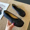 Huiliya F8230 Sapatos Baixos Redondos Estilo Ballet 26 Novo Estilo Laço Retrô Solado Macio Confortáveis para o Dia a Dia