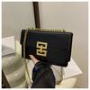 Bolso de hombro de moda 2024, estilo retro europeo y americano, para mujer, con cadena, cuadrado pequeño, con cierre y textura.