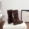 Nova coleção de outono de 2026: botas de tornozelo retrô, que emagrecem, com salto de 5 cm, detalhe de fivela de cinto, salto grosso e bico fino, projetadas para mulheres