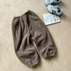 [Liquidação] Calças Quentes Bordadas em Fleece da Moda de Inverno 2025 para Meninos e Meninas, Macias e Confortáveis com Punhos Elásticos