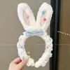 Diadema divertida estilo coreano de dibujos animados para mujer, con diseño de peluche, perfecta para usar al aplicar mascarillas faciales o lavarse la cara, y también adecuada para crear un peinado de coleta alta.