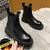 Botas Martin femininas estilosas em estilo britânico, nova coleção outono/inverno 2026, forradas com fleece, solado grosso, botas Chelsea de cano curto justas
