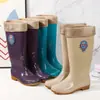 Botas de chuva de cano alto para mulheres, sapatos impermeáveis da moda, botas de chuva longas, sapatos de borracha antiderrapantes para cozinha, cobre-sapatos de trabalho, de altura média